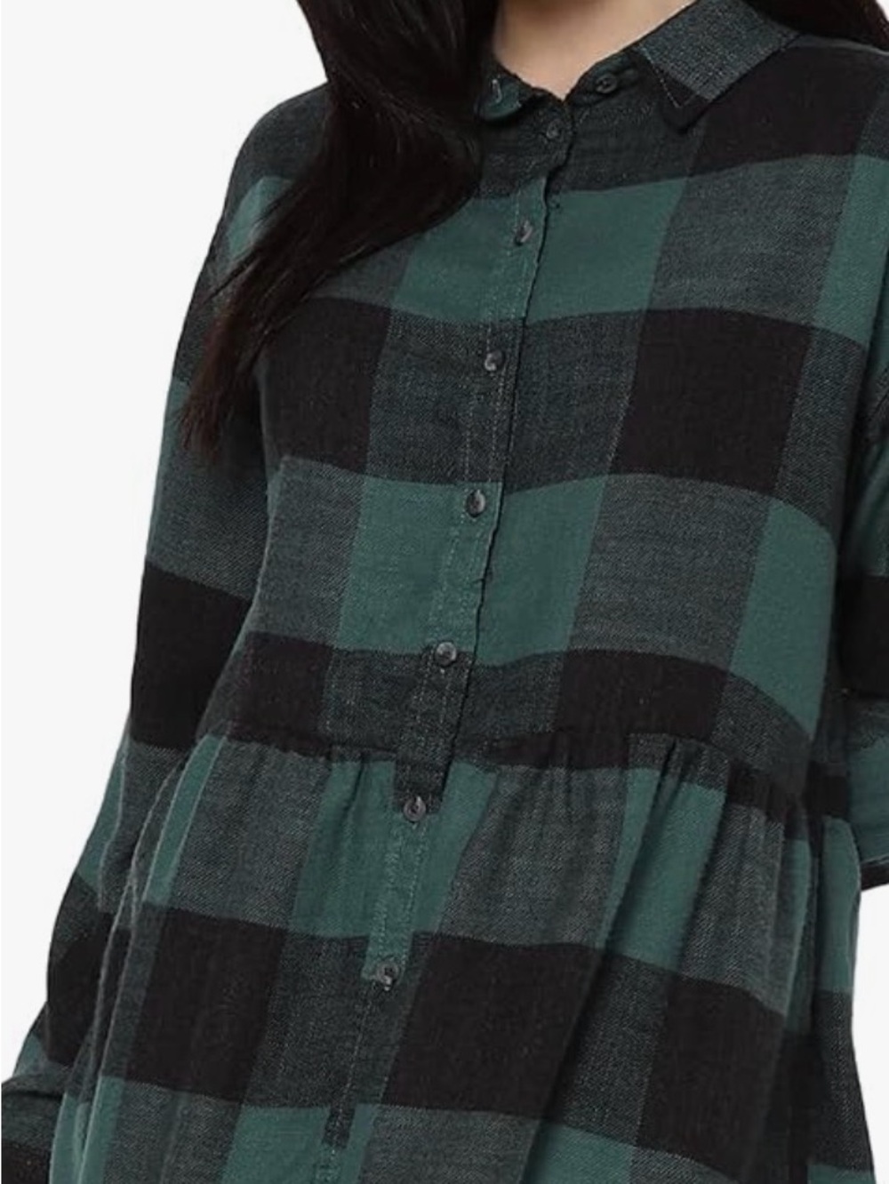 Women’s American Eagle Plaid Flannel Shirt
Green and Black
Small